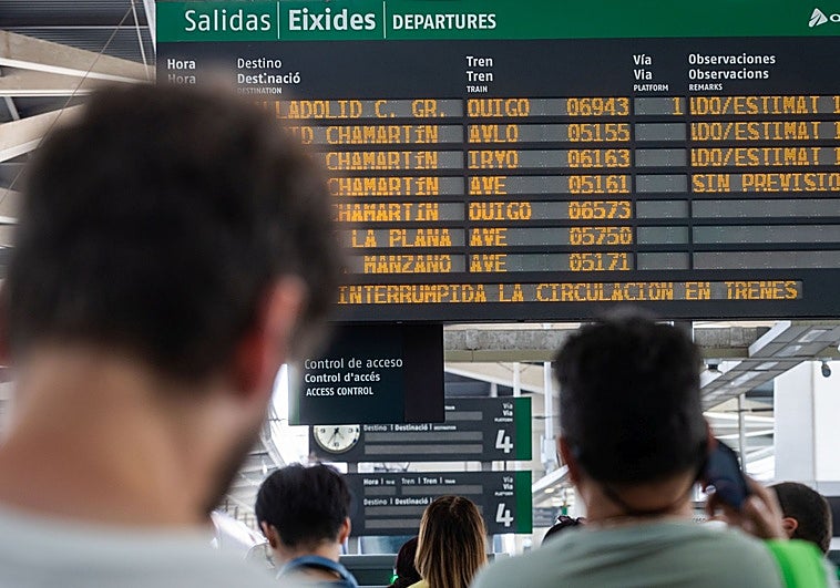 Una incidencia en Chamartín deja retrasos y trenes parados en la línea de alta velocidad Valencia-Madrid