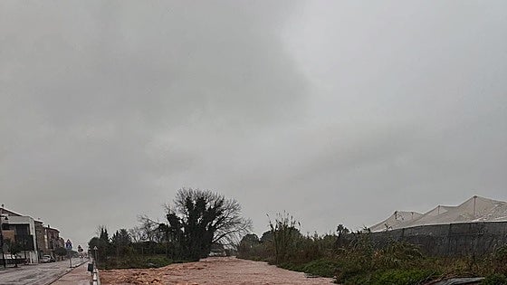 El temporal arrecia y empieza a llenar cauces y deja intensas granizadas al sur de Valencia