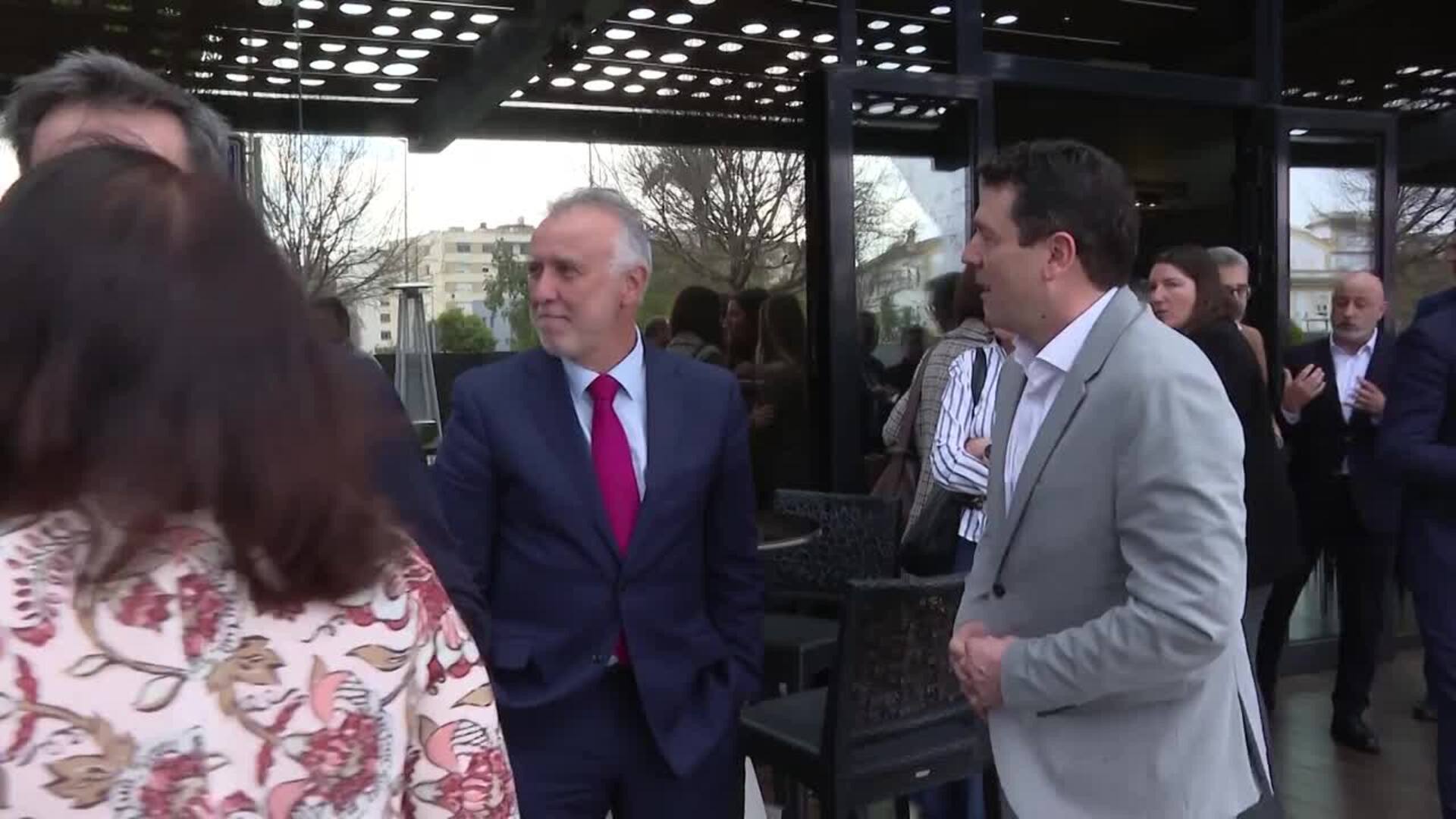 El ministro Ángel Víctor Torres anuncia que padece cáncer y abandona temporalmente la política