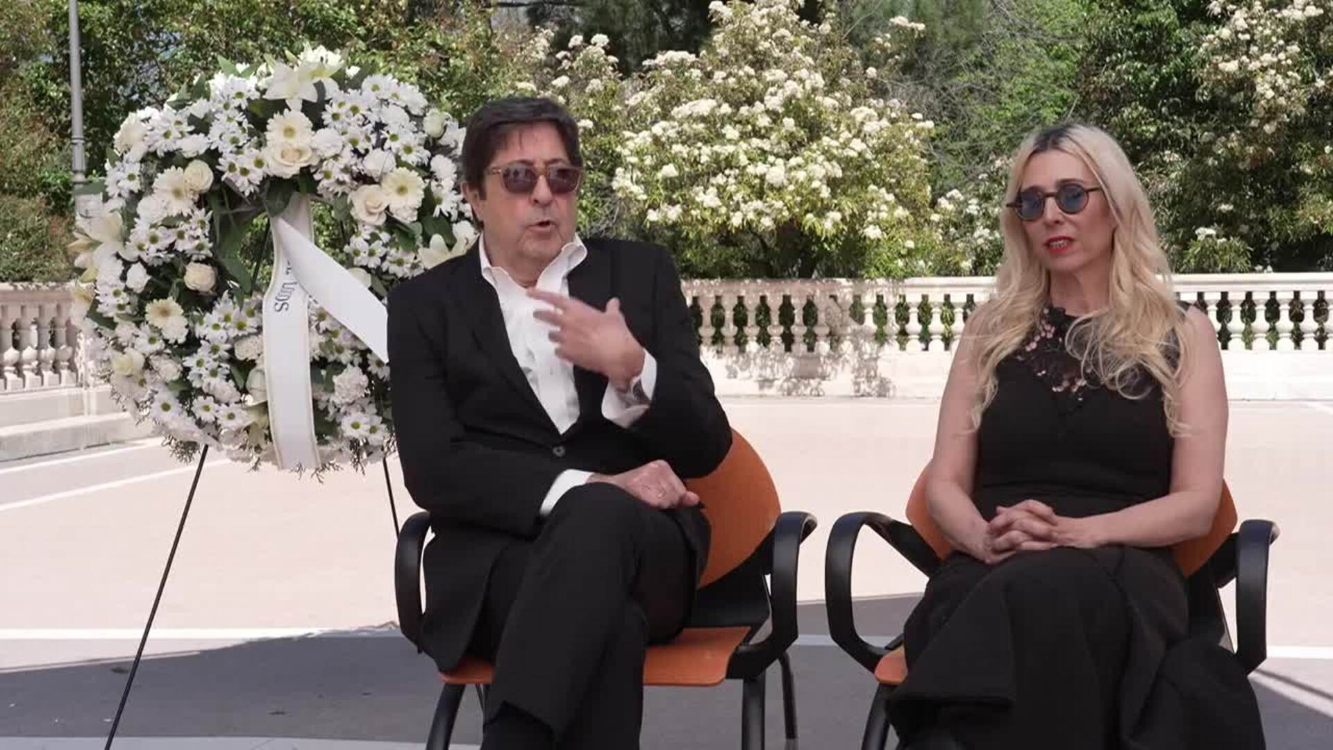 Director de 'Un funeral de locos': "Ahora hay menos libertad para hacer comedia que en los 90"