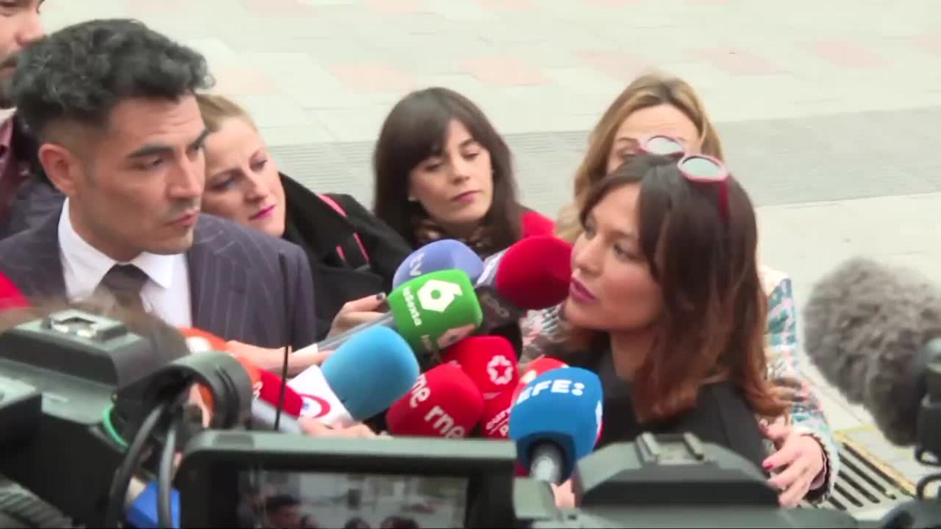 Elisa Mouliaá entrega su móvil para demostrar que "no hubo consentimiento"