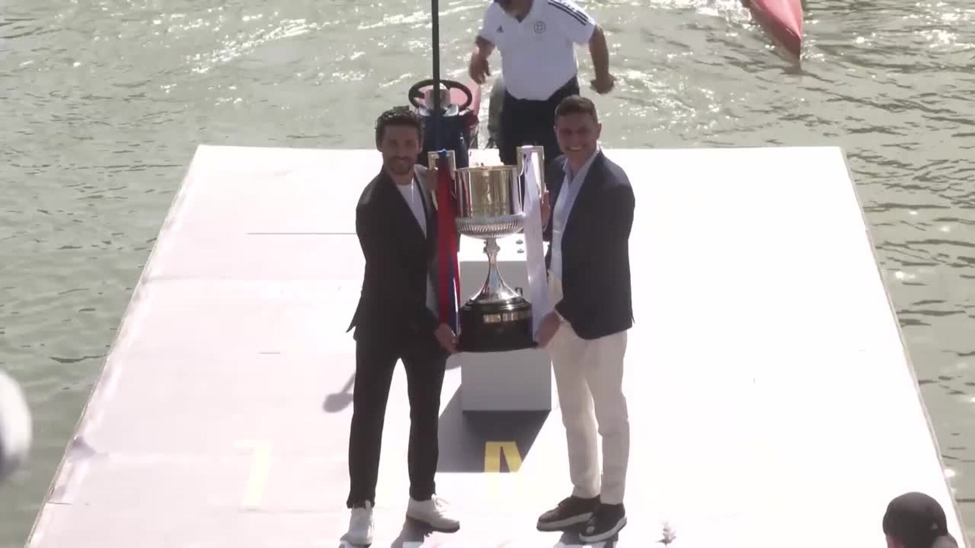Moreno recibe la Copa del Rey en San Telmo y elogia a Sevilla y Andalucía