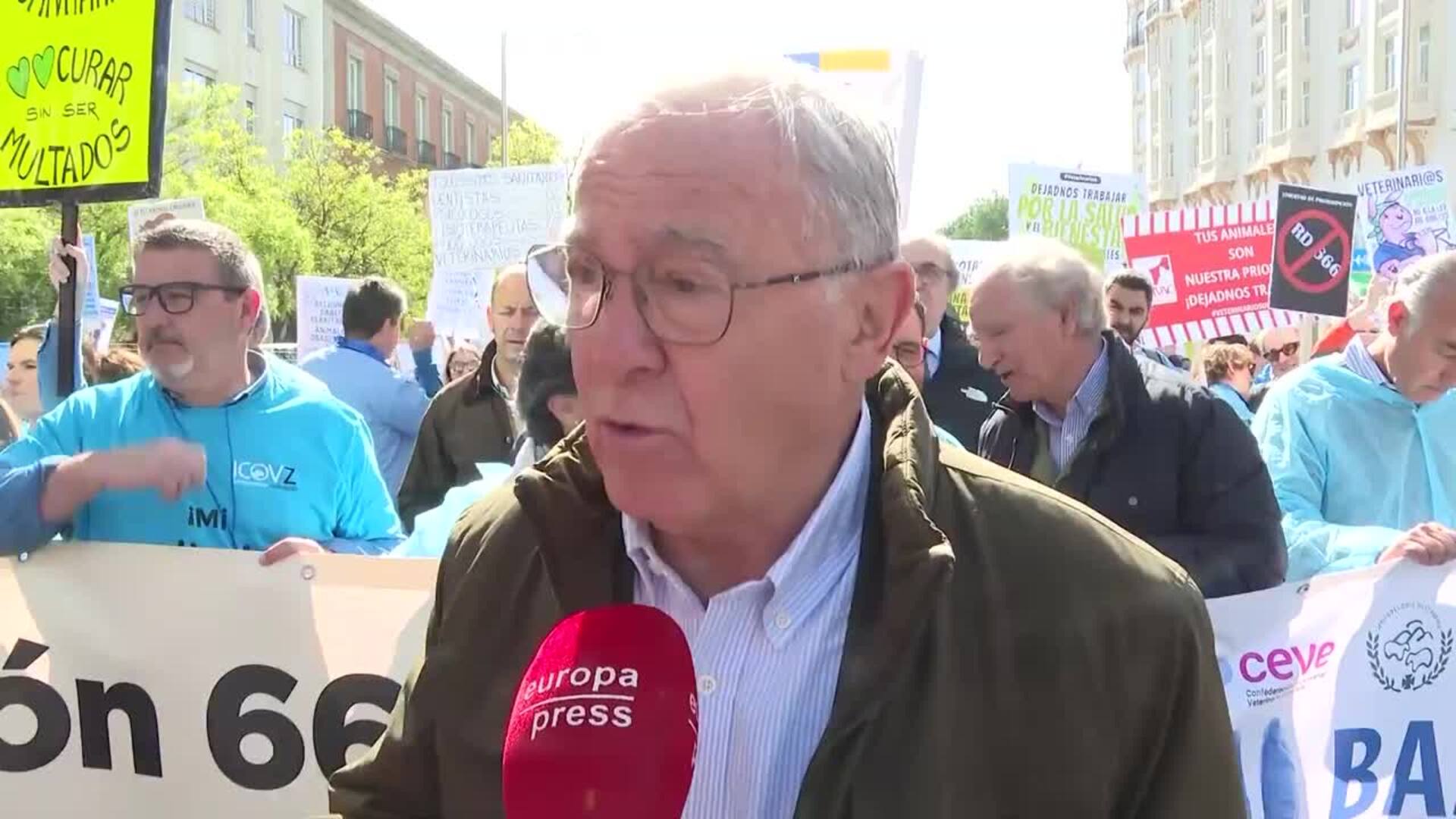 Presidente del Colegio de Veterinarios pide al Gobierno que les dejen trabajar