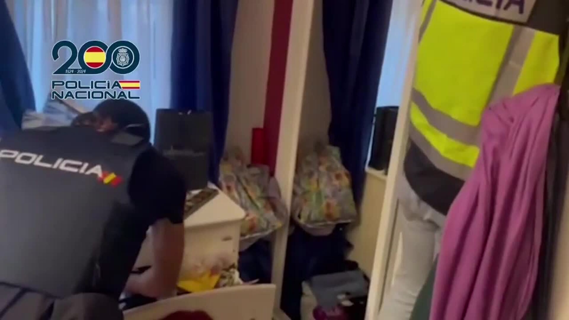 Un exmilitar y un profesor de secundaria, entre los 61 detenidos por pornografía infantil