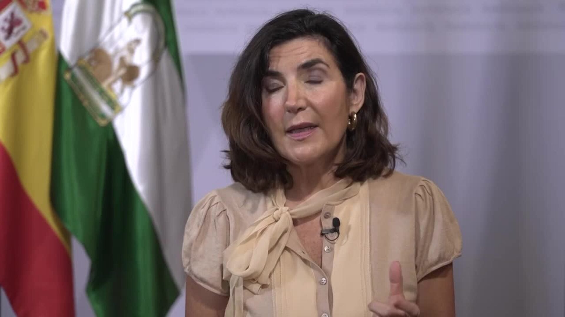 Andalucía lidera la caída del paro y apremia a empresas