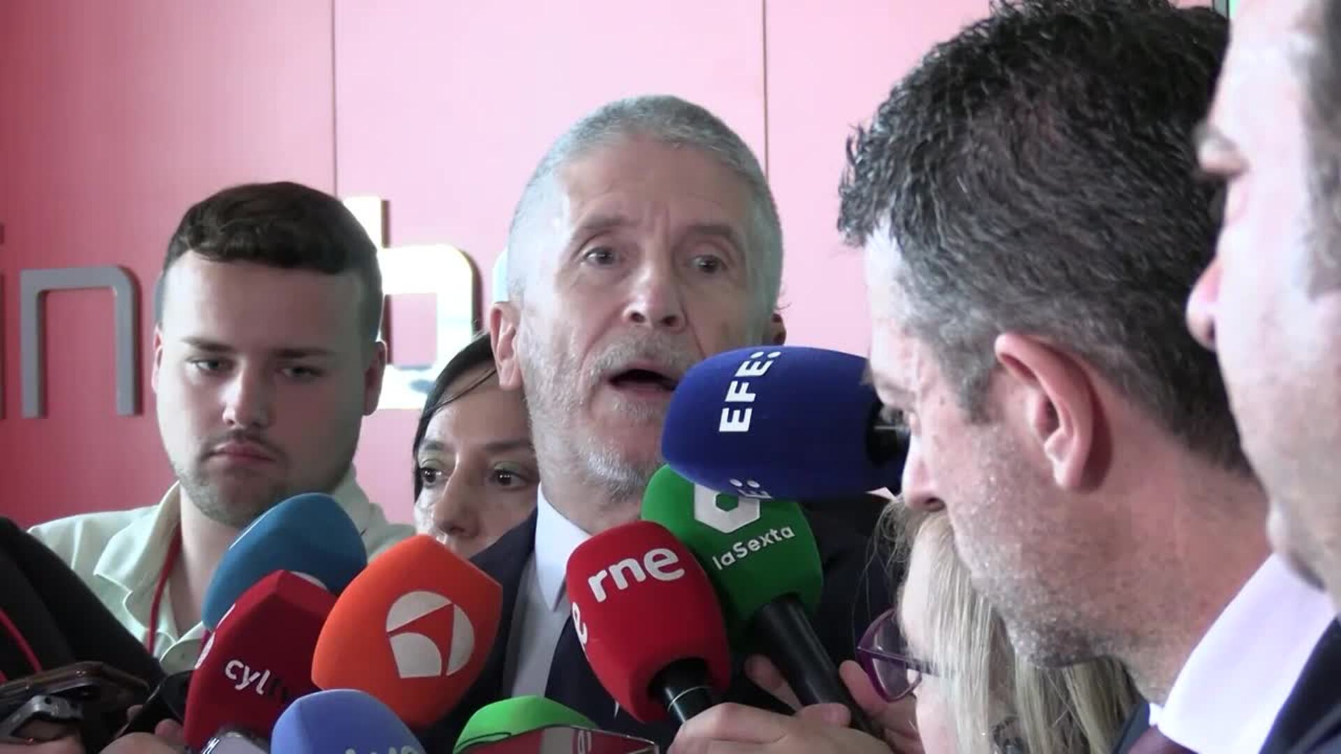 Marlaska achaca a una "conjugación" de circunstancias las colas en la T4