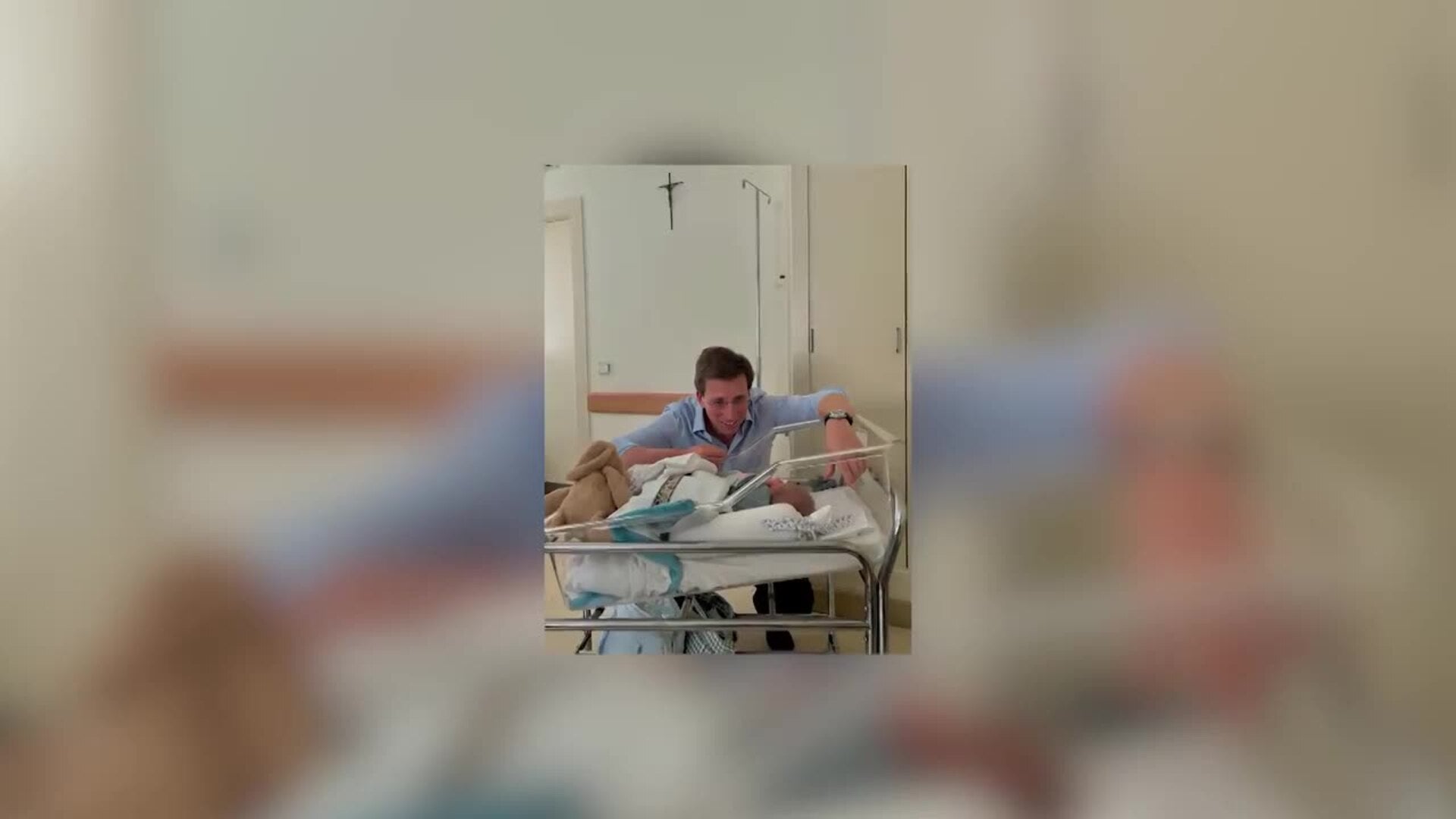 José Luis Martínez-Almeida comparte la primera imagen junto a su hijo Lucas