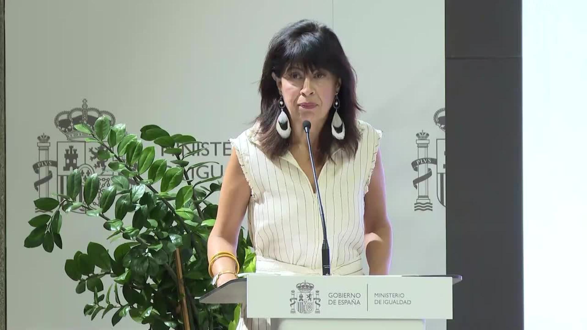 Redondo admite "un poco" de retraso en leyes de violencia vicaria, trata y prostitución