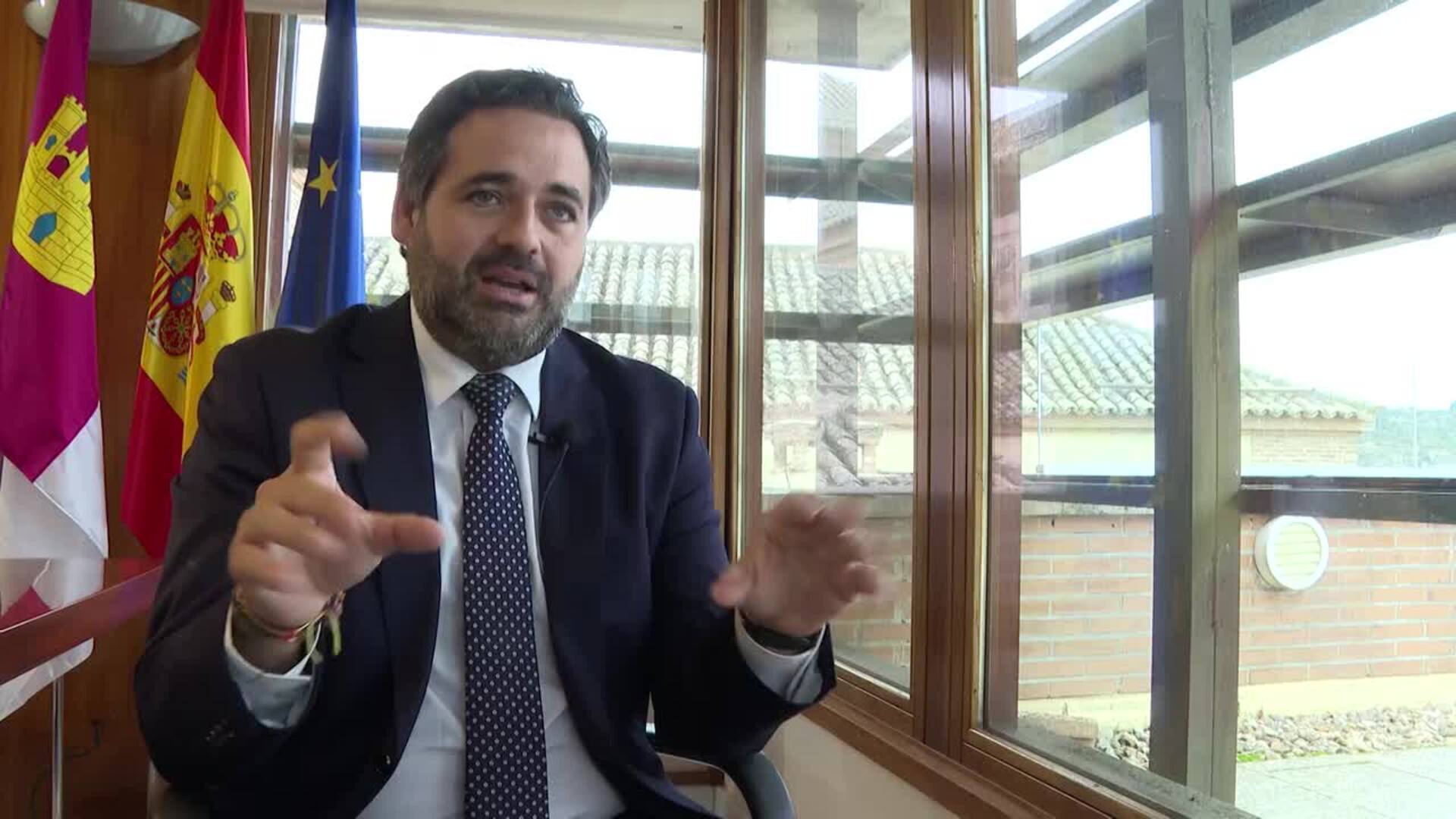 Diagnósticos de cáncer "sin comunicar" o esperas "desorbitadas", críticas sanitarias de Núñez