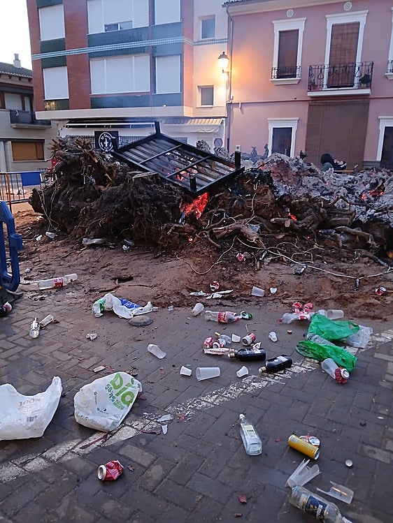 Queman el escenario de la discomóvil tras la fiesta de San Antonio Abad en Olocau