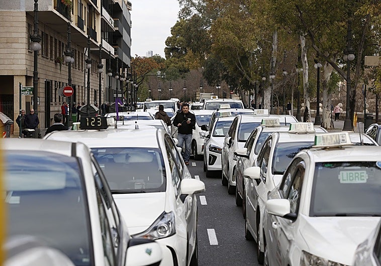 Una nueva protesta del taxi amenaza con colapsar el tráfico en Valencia