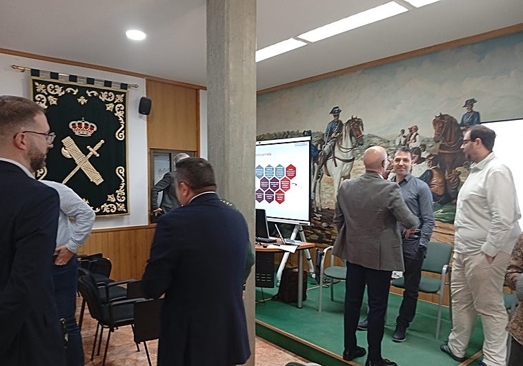 La Guardia Civil de Valencia y el Banco Santander unen fuerzas contra la ciberdelincuencia