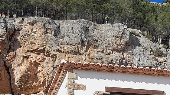 La Diputación ultima las obras de estabilización de la ladera de la Loma de San Cristóbal en Alpuente