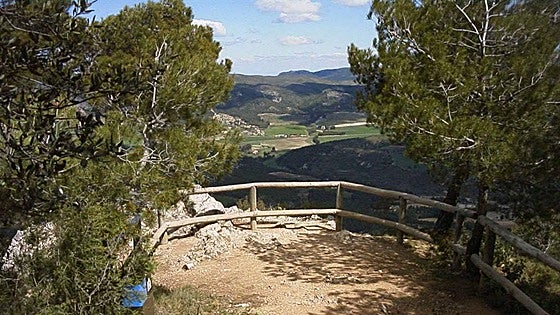 La ruta azul de la Font Roja: una opción única para conocer el bosque Mediterráneo en familia