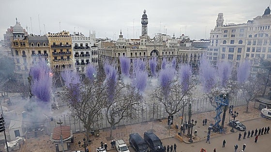 Silbidos de pólvora por el empoderamiento de la mujer en la mascletà de Valencia