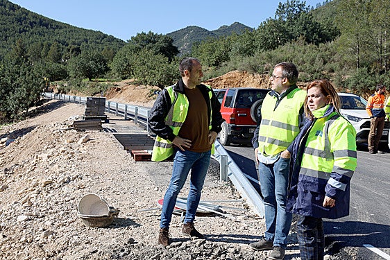 La carretera de Chera a Sot de Chera reabre tras recuperar un tramo cuya plataforma desapareció por la dana