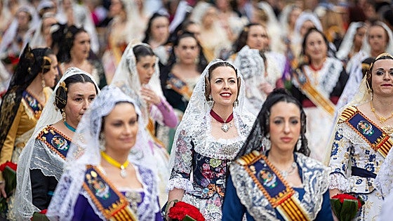 Normas de la Ofrenda de las Fallas 2026: filas de mínimo cinco falleros y sanciones por superar el censo de la comisión