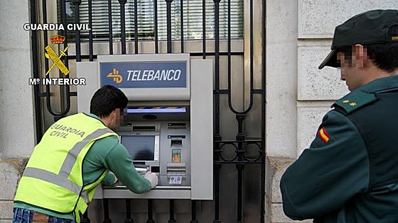 Detenidos dos miembros de una banda especializada en robar bolsos en centros comerciales