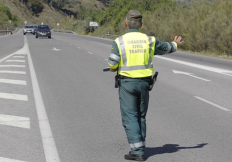 Multa por llevar la baliza V-16 pero no este elemento obligatorio en el vehículo