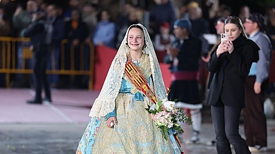Valencia clama por la paz en su visita a la Mare de Déu