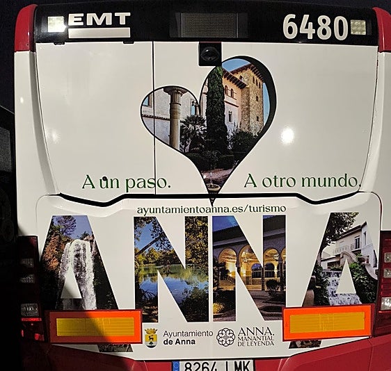 Anna se pasea por Valencia
