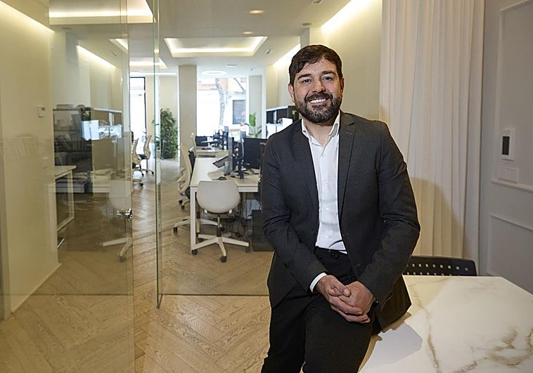 Nacho Gil, el constructor que convierte pisos en la Gran Vía en islas herméticas