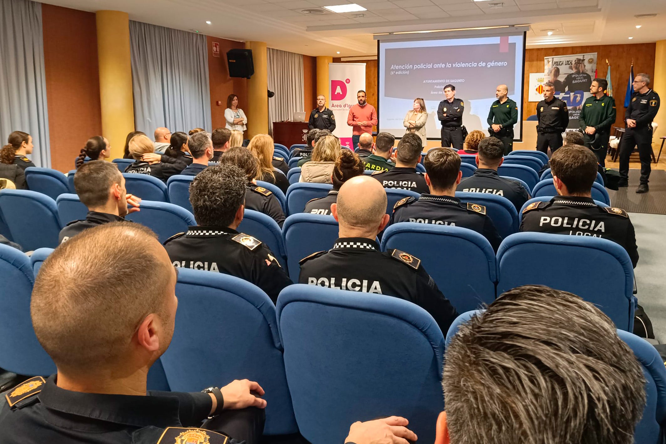El área de Igualdad de Sagunto refuerza la formación policial en ...