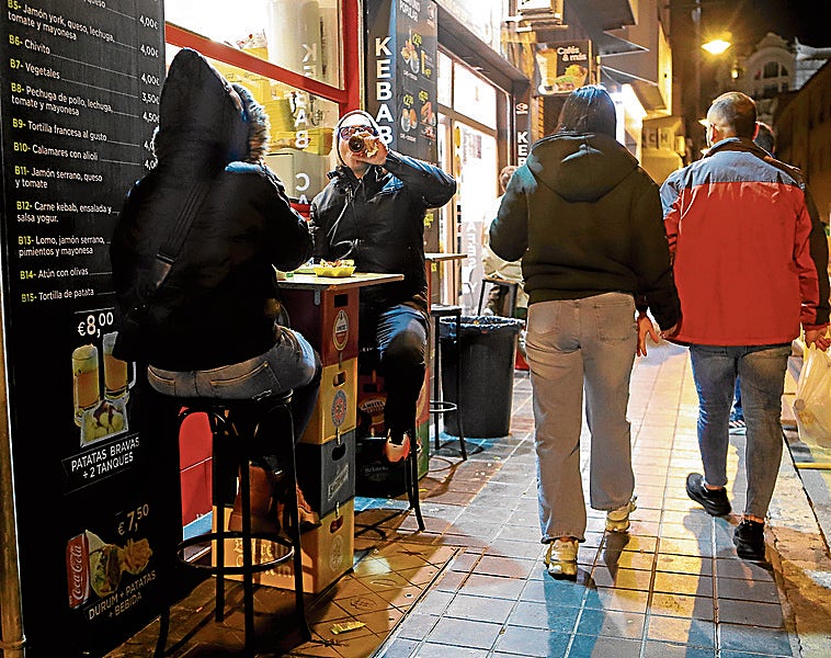 Restaurantes que cierran en Fallas: «No, no, esta terraza es nuestra, no os podéis sentar»