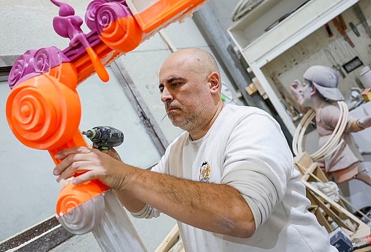 Otro problema para el artista Carsí: un juzgado investiga los encargos de siete fallas tras la denuncia de un trabajador por impago