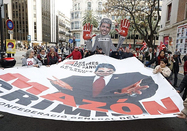 Cientos de personas exigen en Valencia que Mazón declare ante la jueza de Catarroja