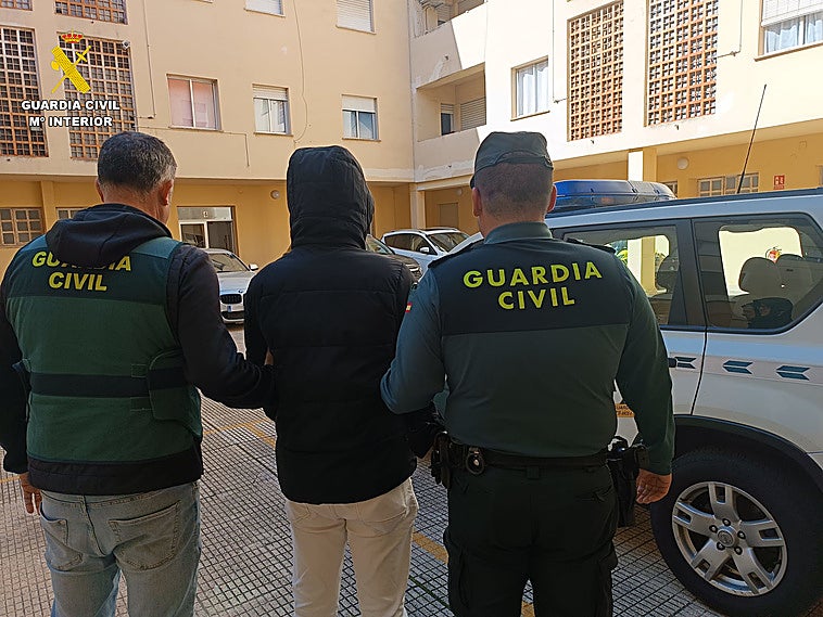 Detenido un ladrón que robaba en gasolineras armado con un martillo