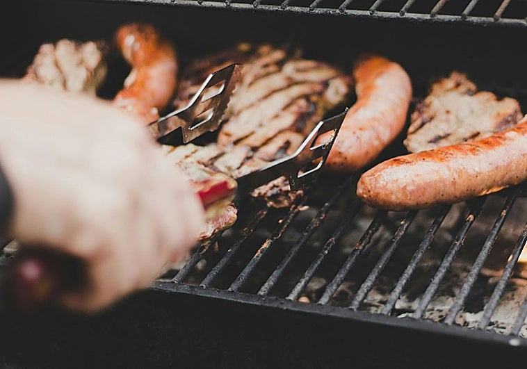 La ley aclara si la comunidad de vecinos puede prohibir a un propietario hacer barbacoas en casa