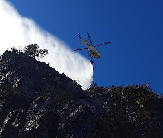 Dos incendios hacen saltar la alarma en Simat y Llíber