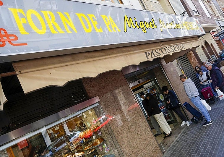 El mejor panquemao de Valencia se hace en la calle Císcar: «Nos conocen como el horno de las colas»