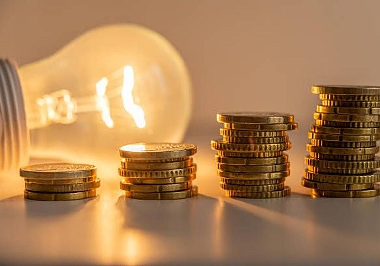 El precio de la luz de este domingo 5 de abril deja nueve horas por debajo de los 0 euros