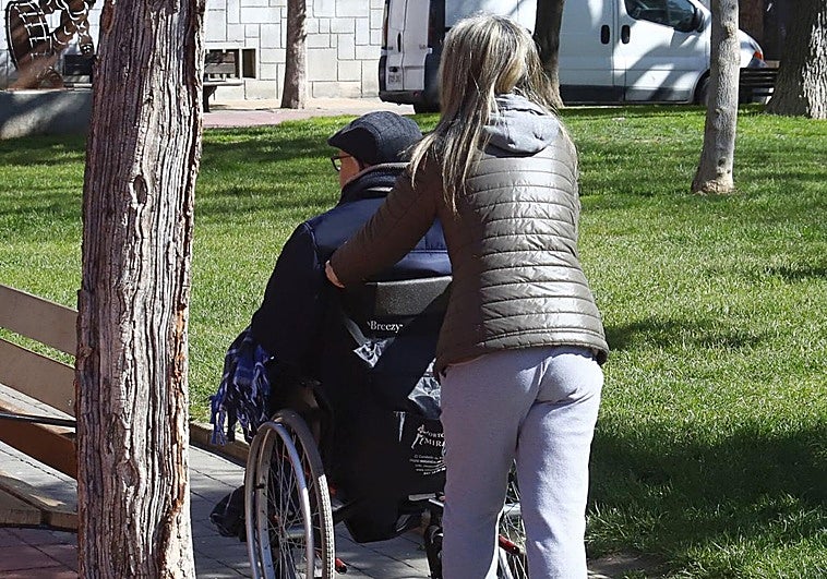 Los valencianos pueden desgravarse hasta 1.100 € por contratar a empleados de hogar