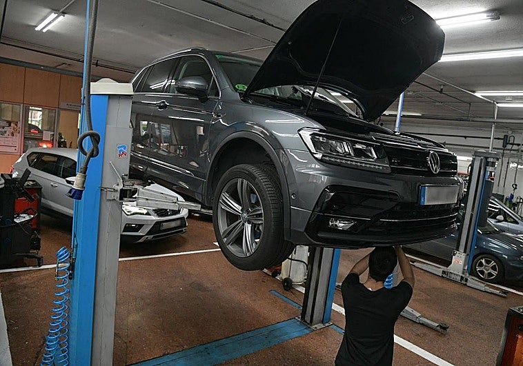 Si haces esto al arrancar el coche te estás cargando el motor, advierte un mecánico