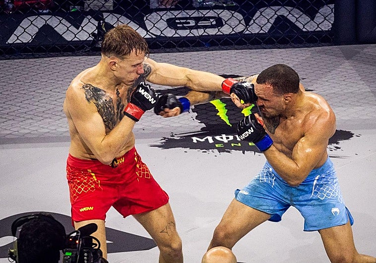 El espectáculo de las artes marciales mixtas reina en el Roig Arena