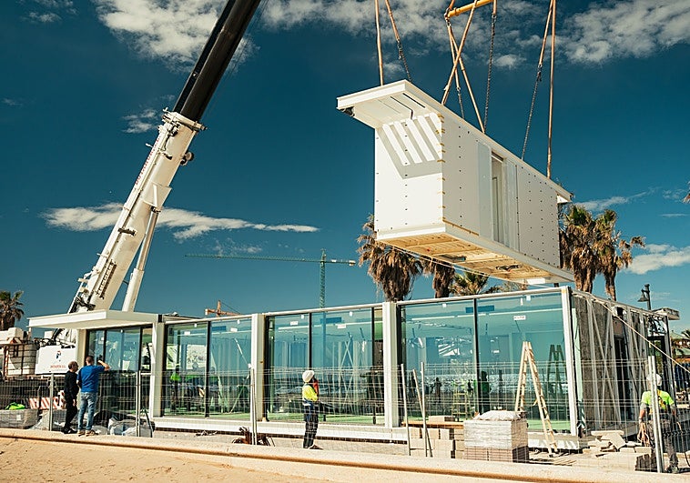 Así nace un chiringuito: llega el segundo renovado a la playa de la Malvarrosa