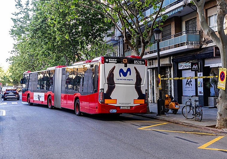 La obra de Pérez Galdós obliga a desviar nueve líneas de EMT y suprime plazas de aparcamiento en Abastos