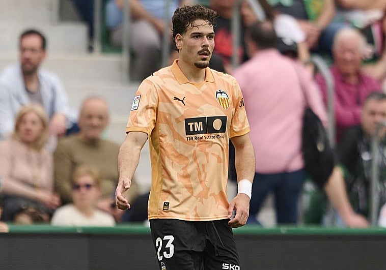 La especulación llega a la camiseta retro del Valencia: reventa por el doble de su precio original