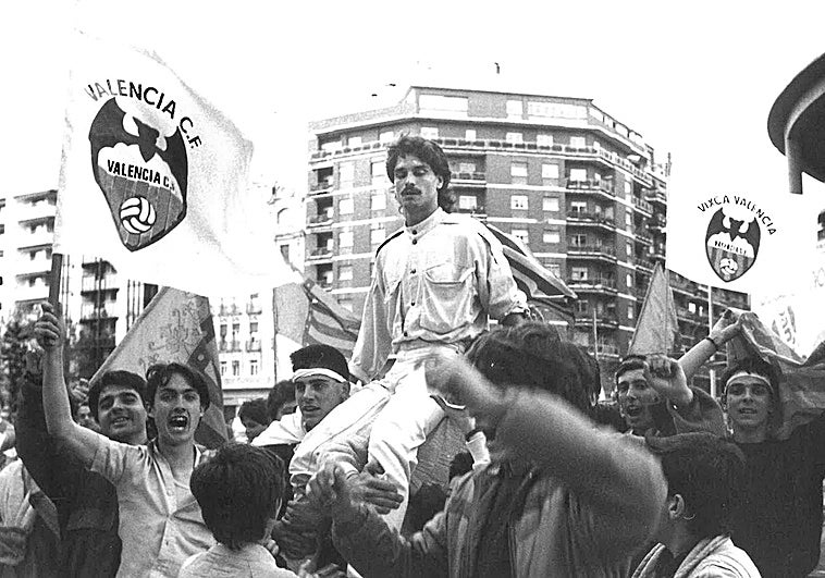 La salida a hombros de Sánchez Torres, cuarenta años de surrealismo en Mestalla