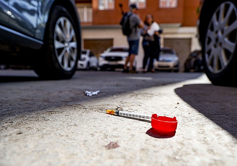 Malvarrosa no se libra de las jeringuillas