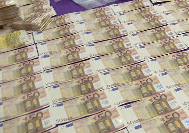 Tres detenidos en Valencia con 5.900 euros en billetes de 50 perfectamente falsificados