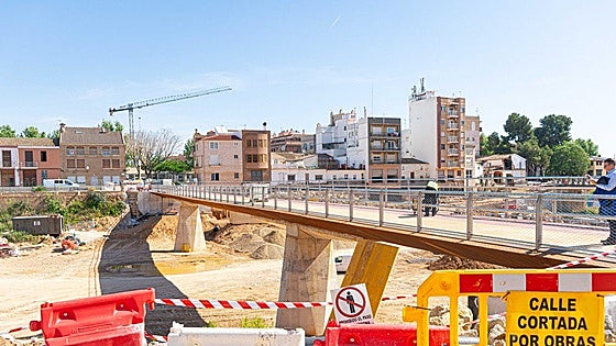 La primera pasarela reconstruida en Picanya sobre el Poyo se abrirá en mayo