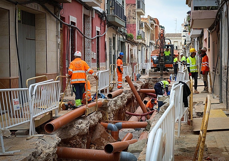 La reurbanización del Alter de Torrent avanza con la creación de la plataforma única en la calle Sant Onofre