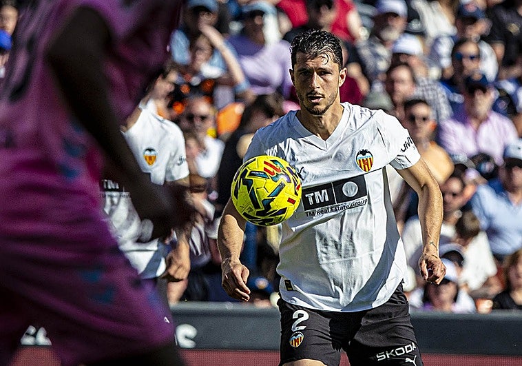 Alineaciones confirmadas: primera titularidad para Saravia