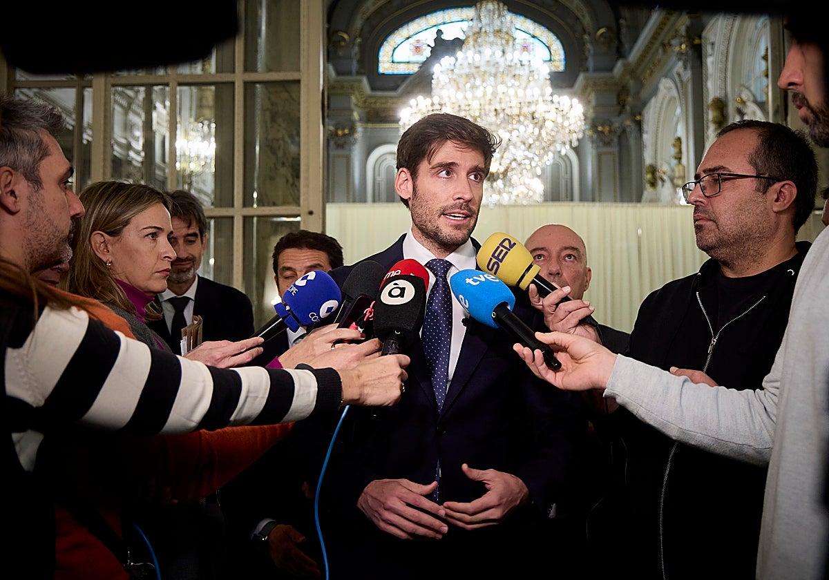 El popular Caballero acusa a Compromís de «dejar tirados» a los trabajadores de La Marina de Valencia