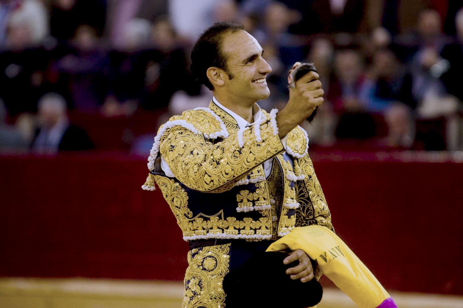 El torero Alberto Alvárez, ingresado en la UCI tras caer en una trituradora de pienso
