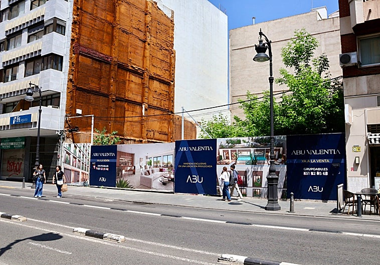 Imagen principal - Un bloque de pisos de lujo aterriza en pleno corazón de Valencia